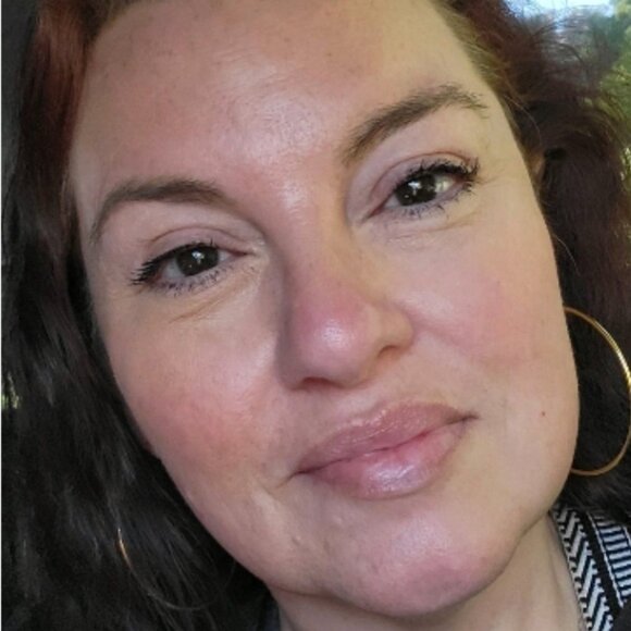 Meet your Posher, Jennifer - Picture 1 of 1